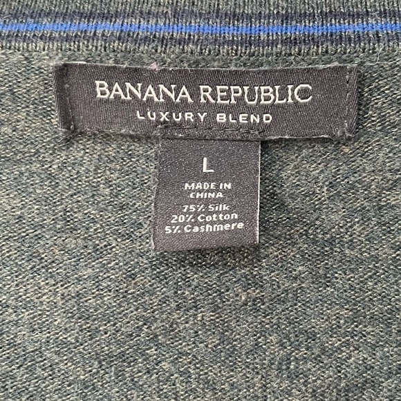 BANANA REPUBLIC LUXURY BLEND- Dark Green V Neck Sweater Size L - Picture 3 of 4